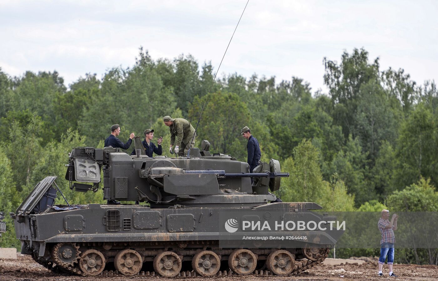 Международный военно-технический форум "АРМИЯ-2015". День второй