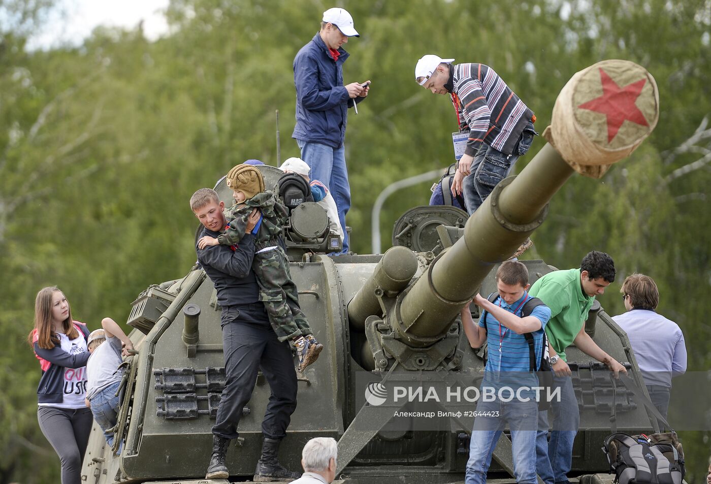 Международный военно-технический форум "АРМИЯ-2015". День второй