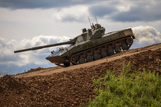 Международный военно-технический форум "АРМИЯ-2015". День второй