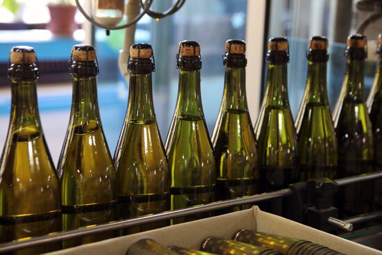 Производство сувенирного набора шампанского "Новый свет"