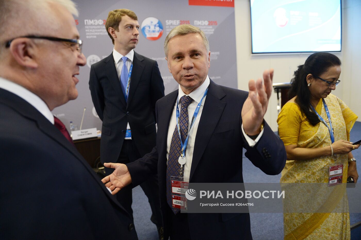 Деловой круглый стол "Россия - Индия: Возможности взаимного инвестирования" в рамках ПМЭФ 2015