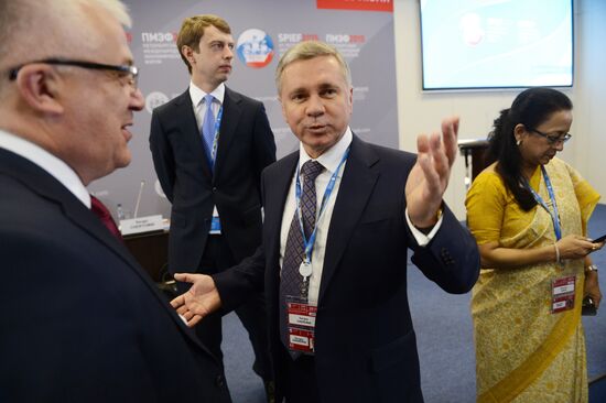 Деловой круглый стол "Россия - Индия: Возможности взаимного инвестирования" в рамках ПМЭФ 2015