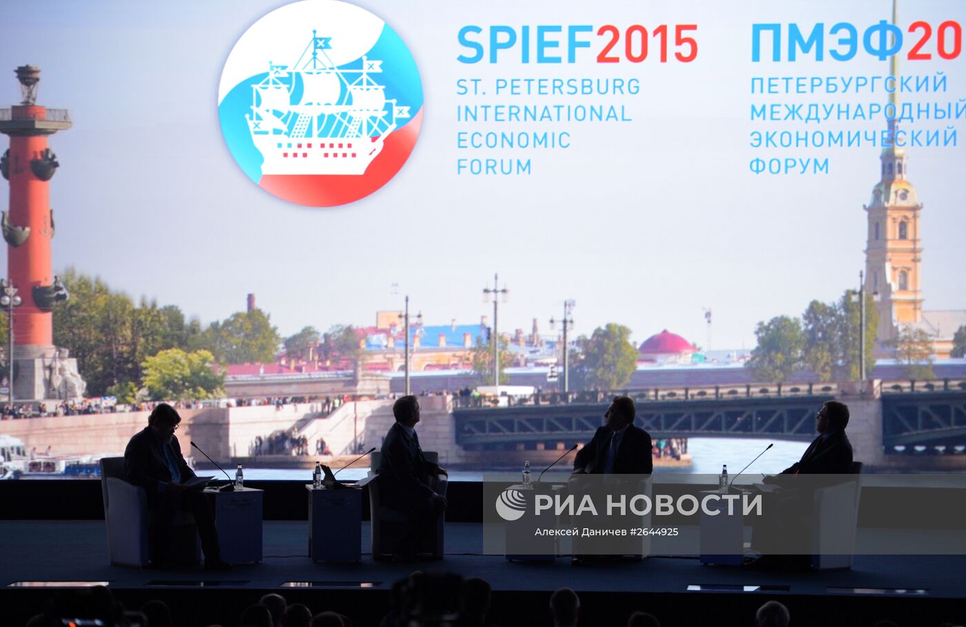 Панельная сессия "Экономика: честные ответы на злободневные вопросы" в рамках ПМЭФ 2015