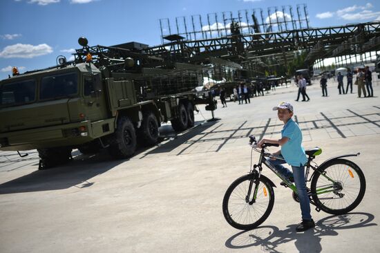 Международный военно-технический форум "АРМИЯ-2015". Третий день