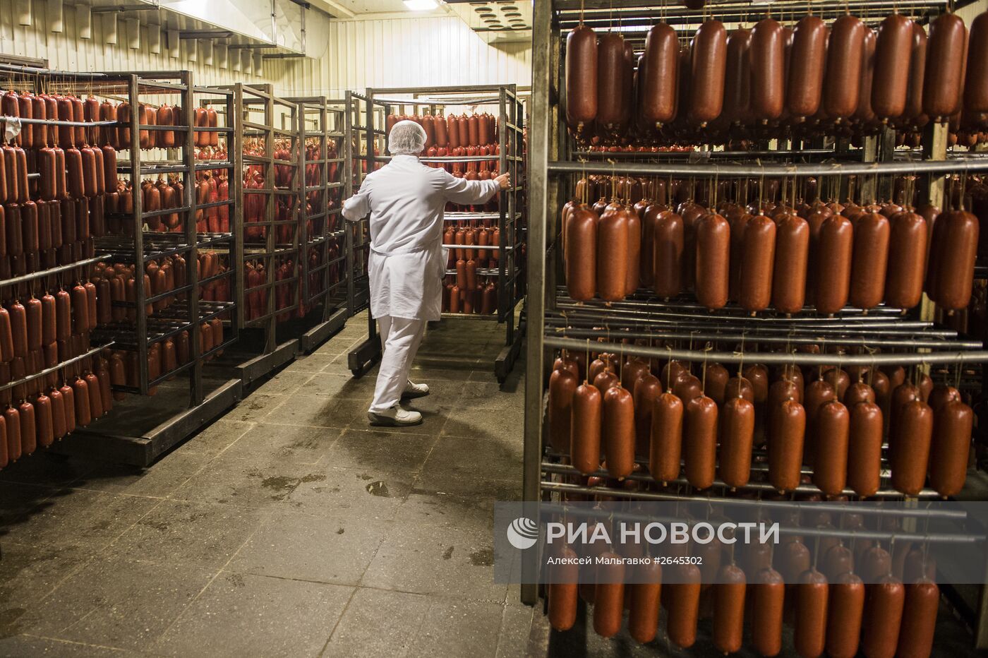 Производство колбасы на мясокомбинате "Омский бекон"