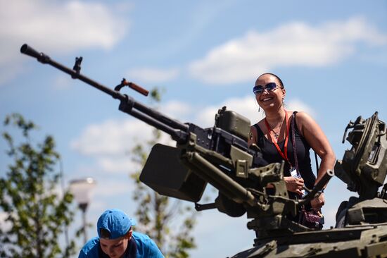 Международный военно-технический форум "АРМИЯ-2015". Третий день