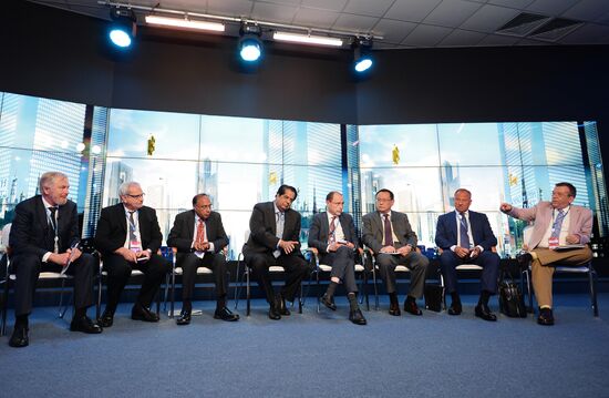Теледебаты RT "Новый банк развития — усиление роли стран БРИКС в международной финансовой системе" в рамках ПМЭФ 2015