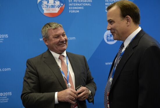 Деловой круглый стол "Россия — Северная Америка: новые вызовы — новые стратегии делового сотрудничества" в рамках ПМЭФ 2015