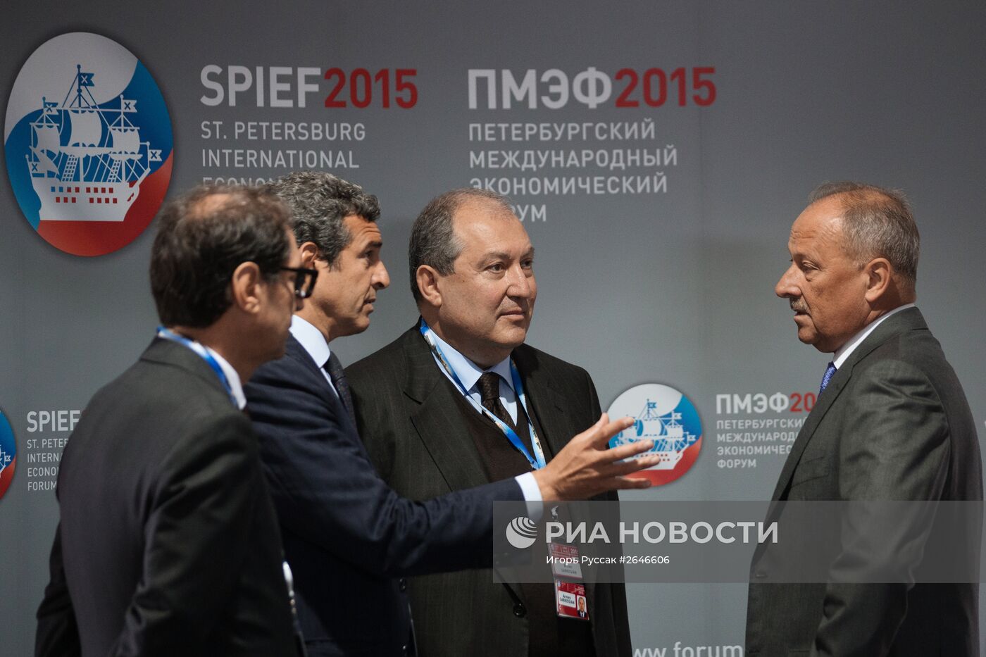 Деловой круглый стол "Россия — Италия: историческая связь слишком важна для обеих стран, чтобы существовать друг без друга" в рамках ПМЭФ 2015