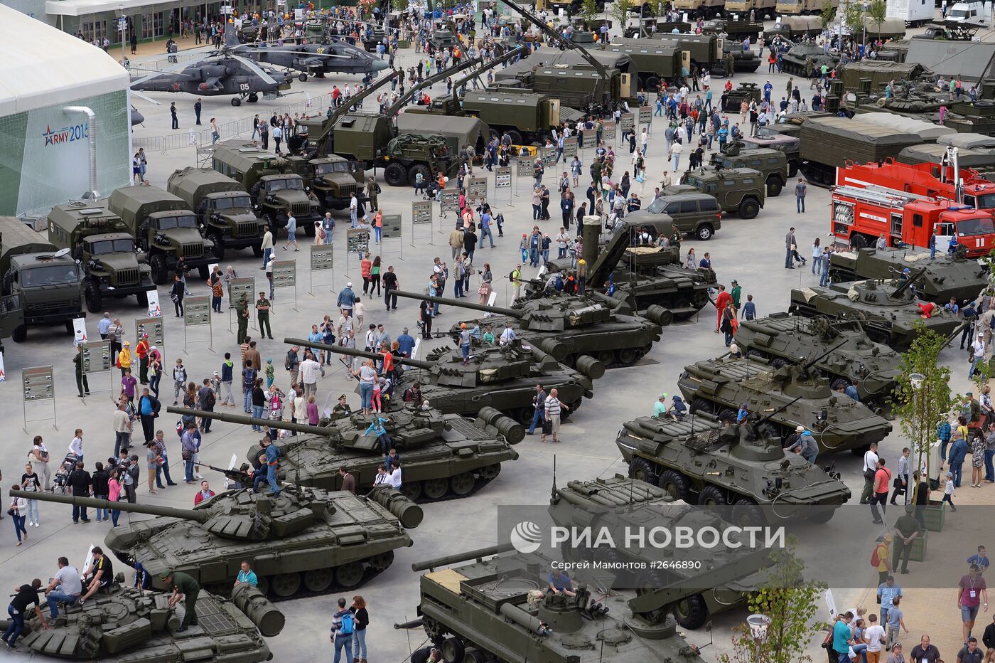 Премьер-министр РФ Д.Медведев посетил Международный военно-технический форум "Армия-2015"