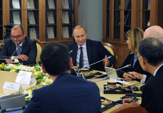 Рабочая поездка президента РФ В.Путина в Санкт-Петербург. День второй
