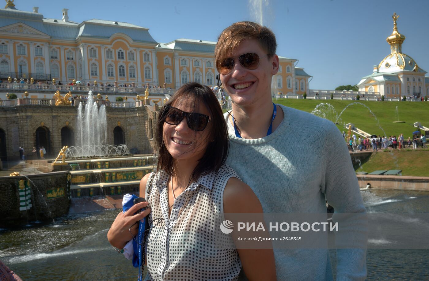 Сборная России по плаванию посетила Петергоф