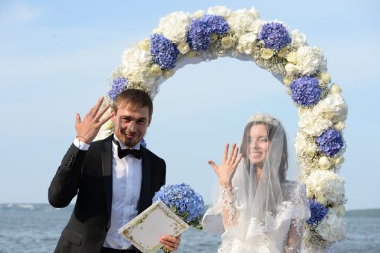 Свадьба российского биатлониста А.Шипулина и Л.Сабитовой состоялась в Екатеринбурге