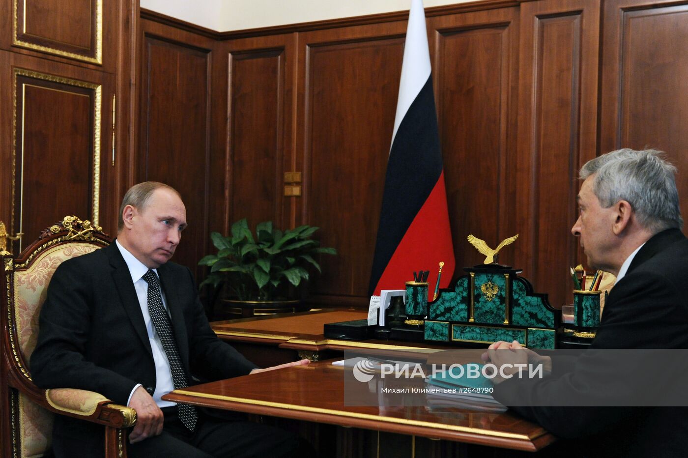 Рабочая встреча президента РФ В.Путина с президентом Российской академии медицинских наук И. Дедовым