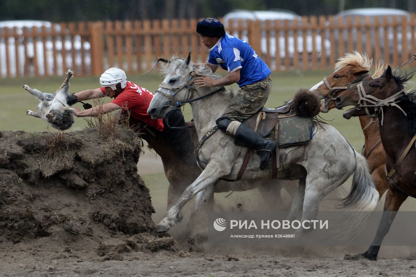 Соревнования по кок бору, в рамках празднования 150-летия единения теленгитов с Россией