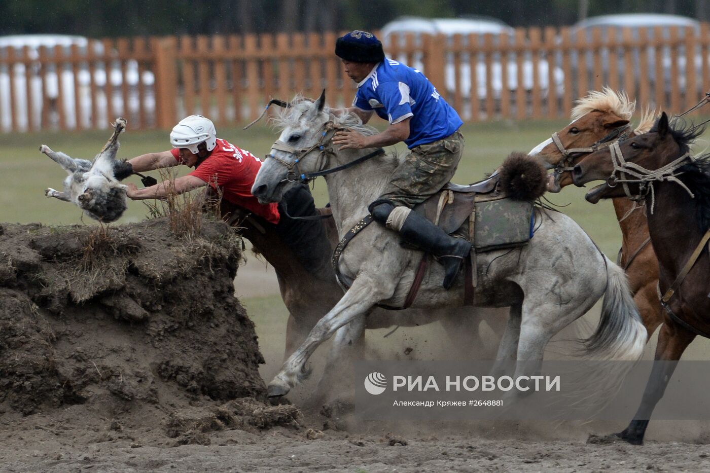 Соревнования по кок бору, в рамках празднования 150-летия единения теленгитов с Россией