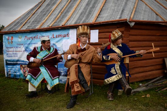 Празднование 150-летнего юбилея Единения теленгитов с Россией