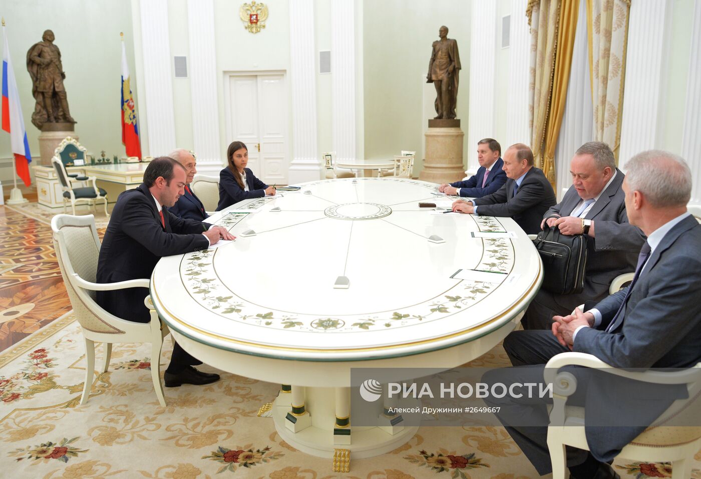 Президент РФ В.Путин встретился с бывшим президентом Израиля Ш.Пересом