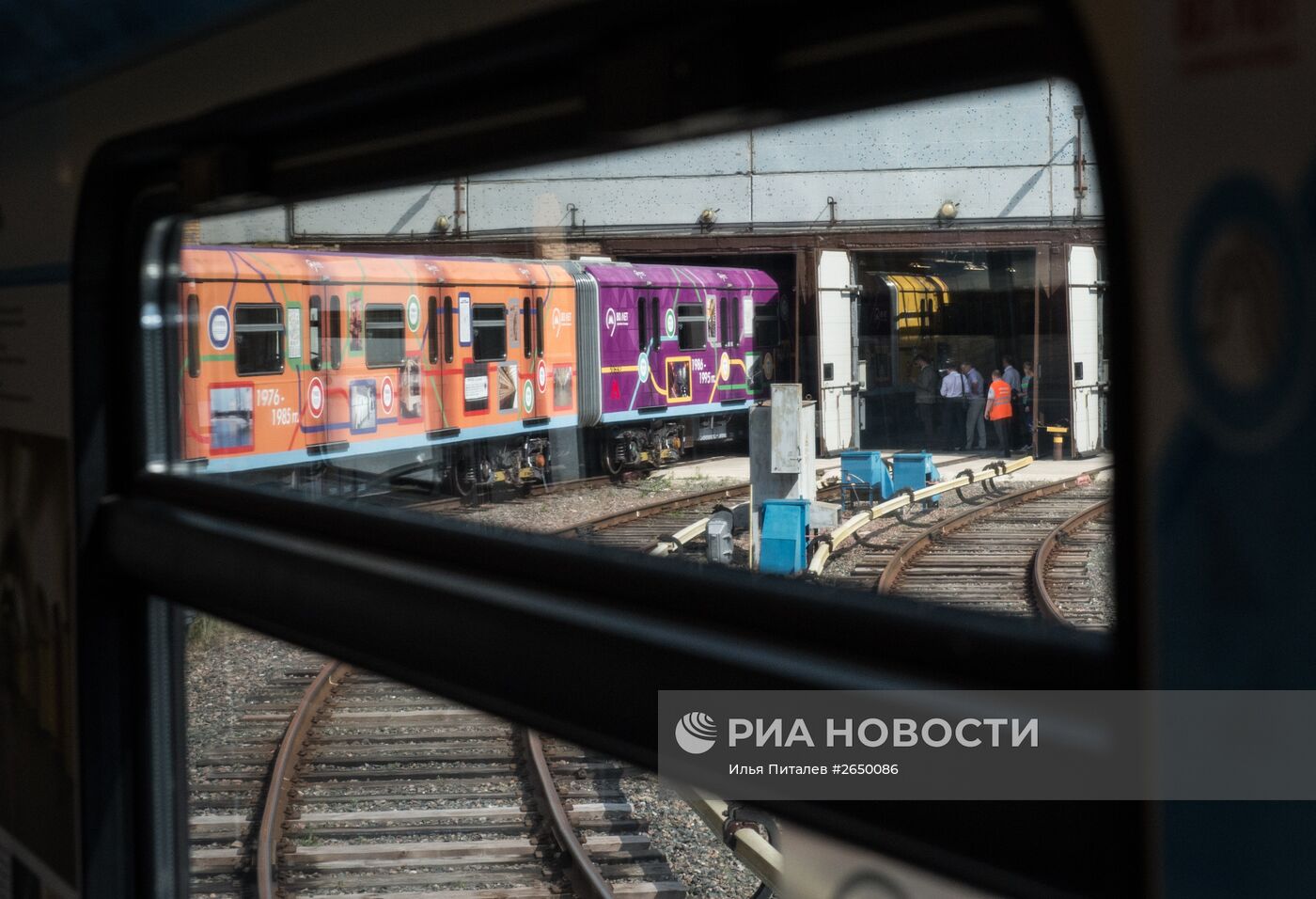 Демонстрация обслуживания систем кондиционирования в вагонах Московского метрополитена