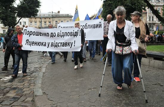 Акция протеста против повышения тарифов во Львове