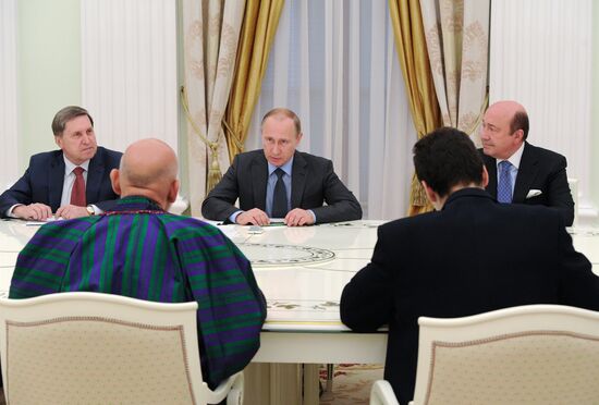 Президент РФ В.Путин встретился с экс-президентом Афганистана Х.Карзаем