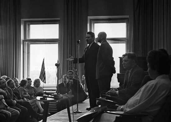 Политический деятель М.Глезос