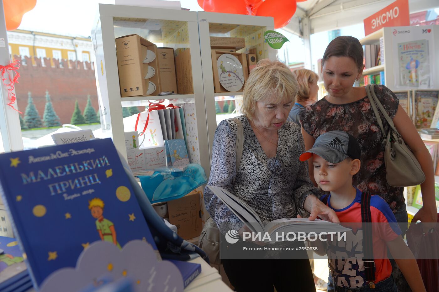 Московский фестиваль "Книги России" на Красной площади. День первый