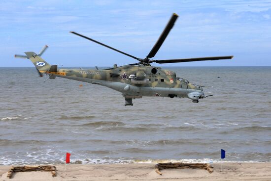 Этап конкурса морской пехоты береговых войск ВМФ "Балтийское дерби-2015"