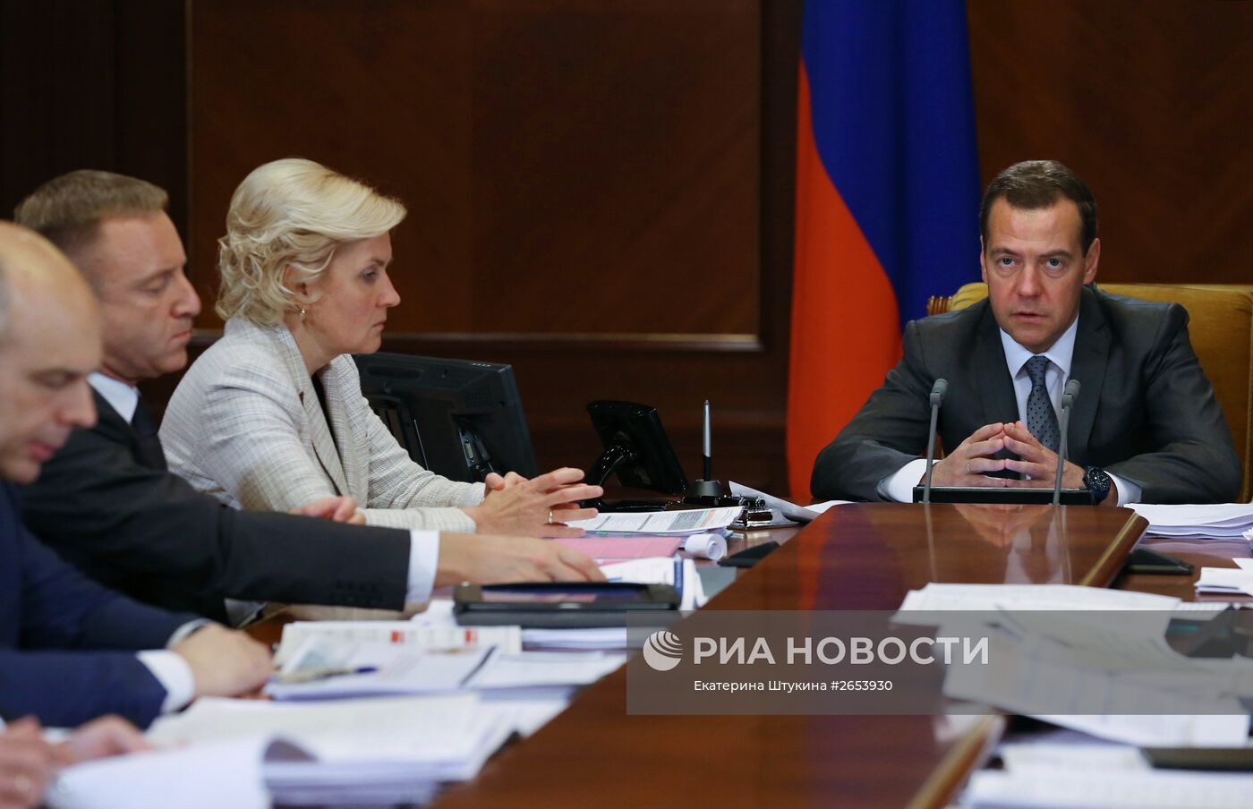 Премьер-министр РФ Д.Медведев провел совещание по расходам федерального бюджета 2016–2018 г.г.