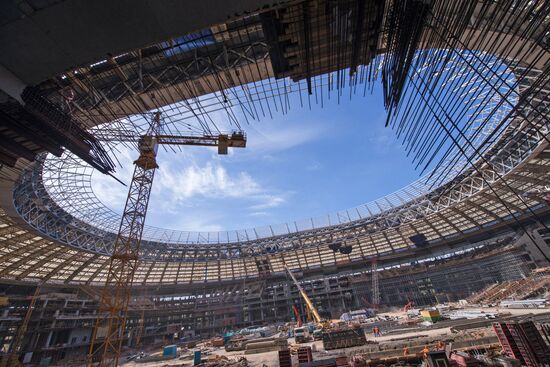 Мэр Москвы С.Собянин осмотрел ход реконструкции Большой спортивной арены в "Лужниках"