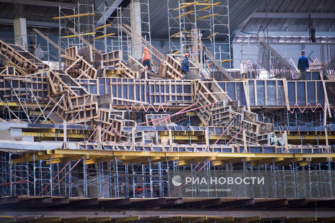 Мэр Москвы С.Собянин осмотрел ход реконструкции Большой спортивной арены в "Лужниках"