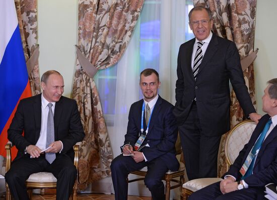 Беседа Президента Российской Федерации Владимира Путина с Президентом Бразилии Дилмой Роуссефф