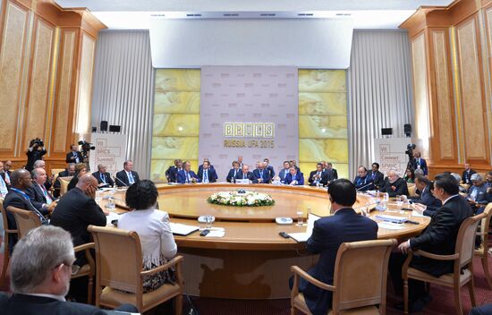 Встреча лидеров БРИКС в расширенном составе