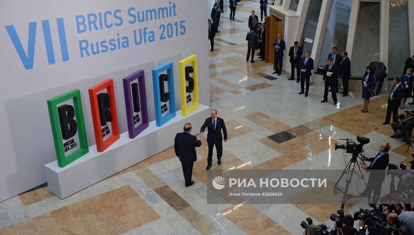 Церемония приветствия президентом Российской Федерации Владимиром Путиным лидеров приглашенных государств