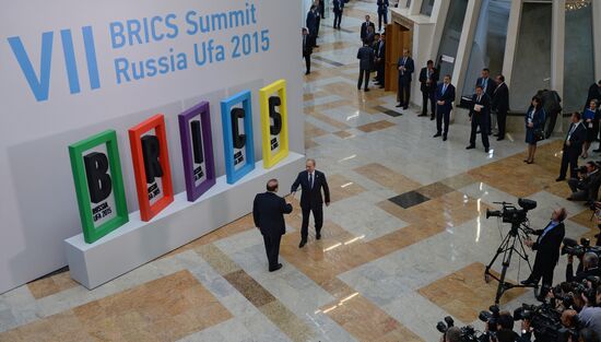 Церемония приветствия президентом Российской Федерации Владимиром Путиным лидеров приглашенных государств