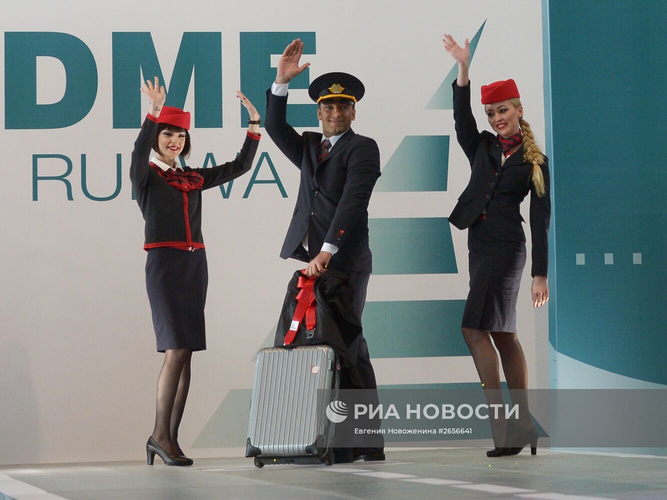 Показ униформы бортпроводников DME Runway в аэропорту Домодедово