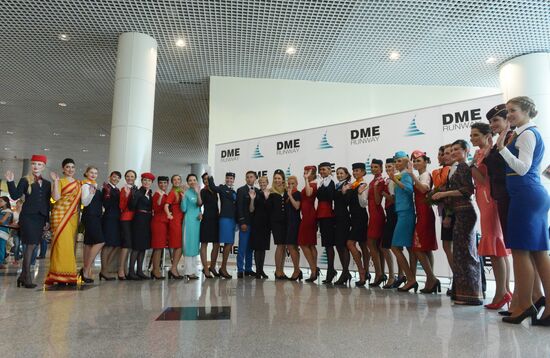 Показ униформы бортпроводников DME Runway в аэропорту Домодедово