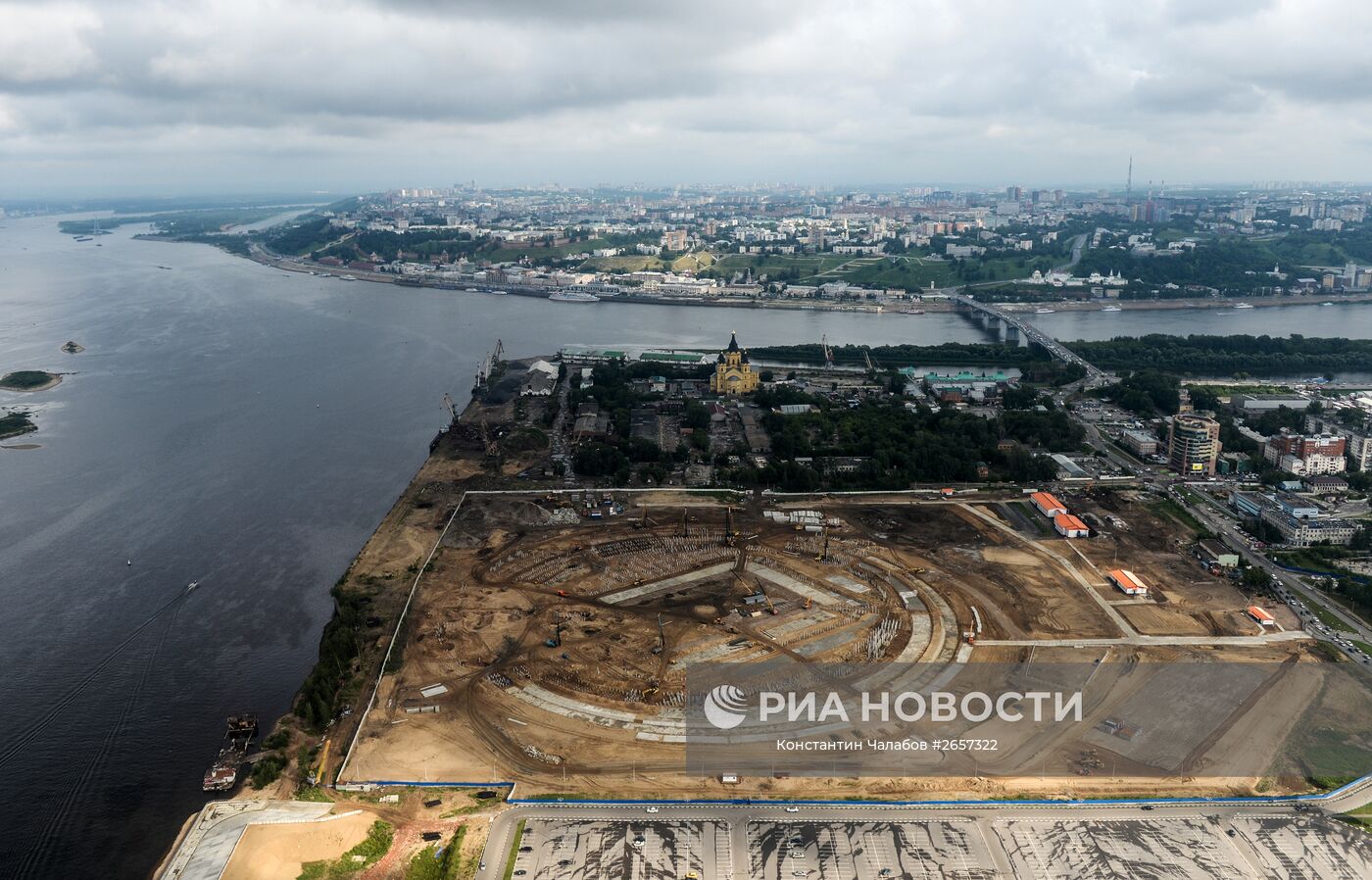 Строительные нижнего новгорода. Стадион стрелка Нижний Новгород строящийся. Нижний Новгород стрелка слияние стадион. Нижний Новгород до строительства стадиона. Стадион Нижний Новгород до постройки.