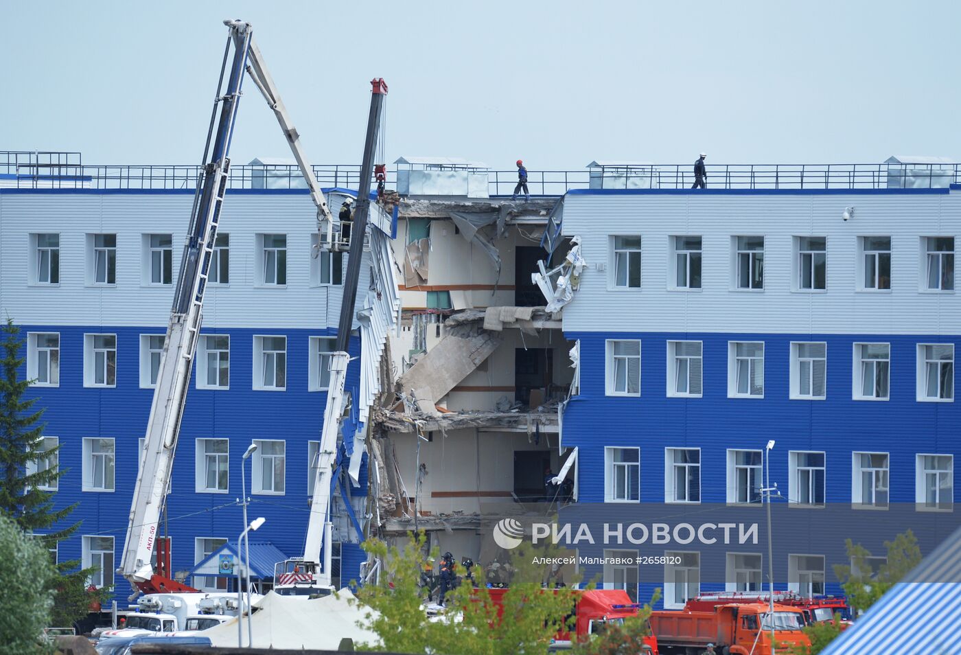 Обрушение здания учебного центра ВДВ в Омской области