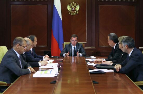Премьер-министр РФ Д.Медведев провел совещание о расходах федерального бюджета