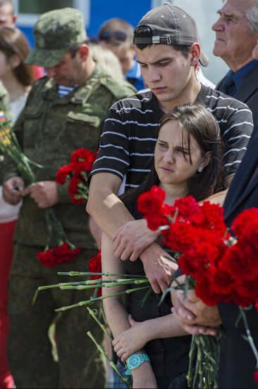 Прощание с военными, погибшими при обрушении казармы 242 учебного центра ВДВ в Омской области