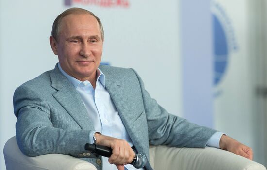 Президент РФ В.Путин посетил молодёжный форум "Территория смыслов на Клязьме"