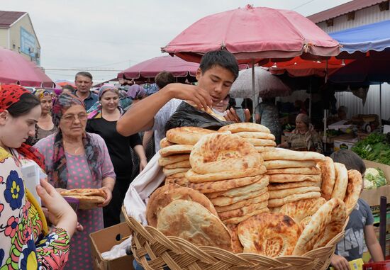 Продуктовый рынок "Беркат" в Грозном