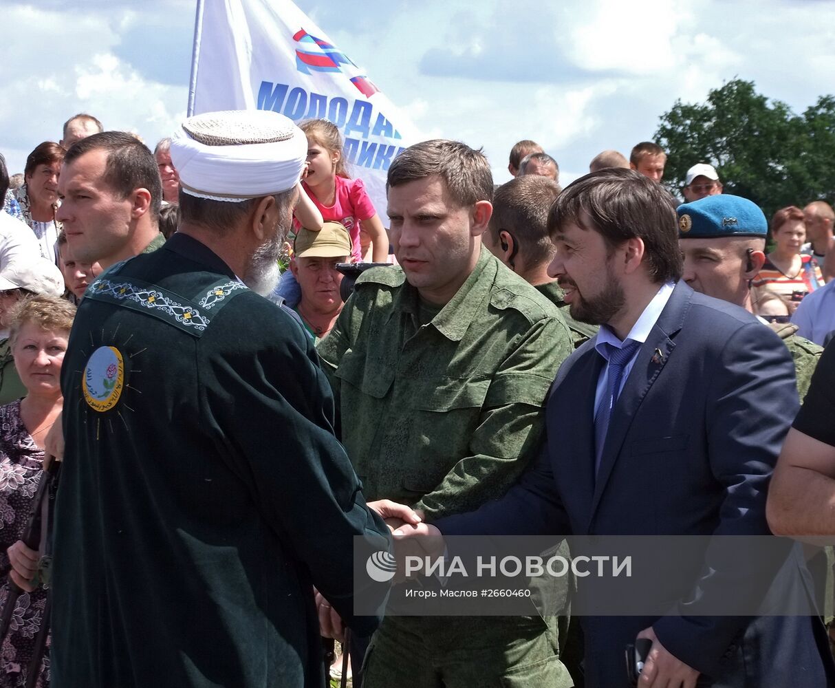 Митинг-реквием "Судьбы оборванная нить", посвященный годовщине падения "Боинга" в Донецкой области