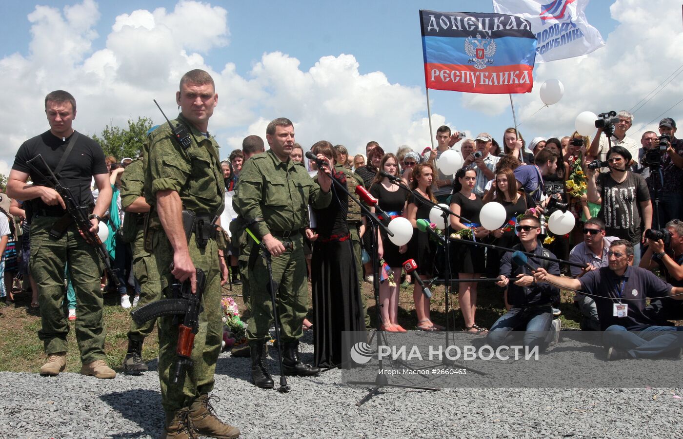 Митинг-реквием "Судьбы оборванная нить", посвященный годовщине падения "Боинга" в Донецкой области