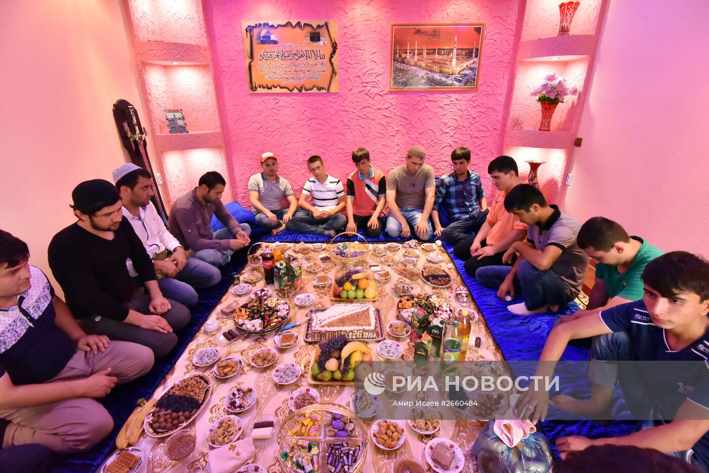 Празднование Ураза-Байрам в Душанбе