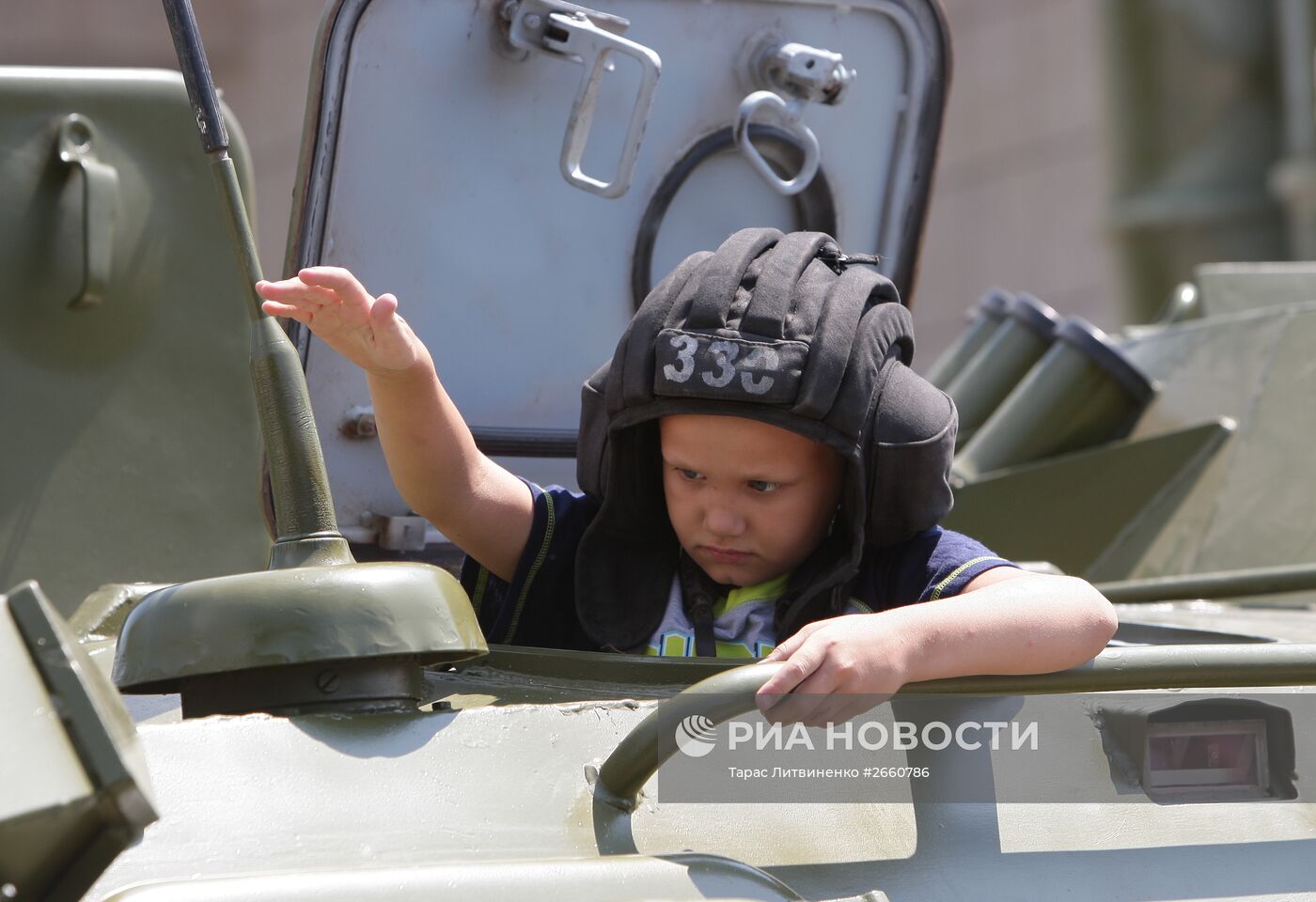 Показ современной военной техники в Крыму