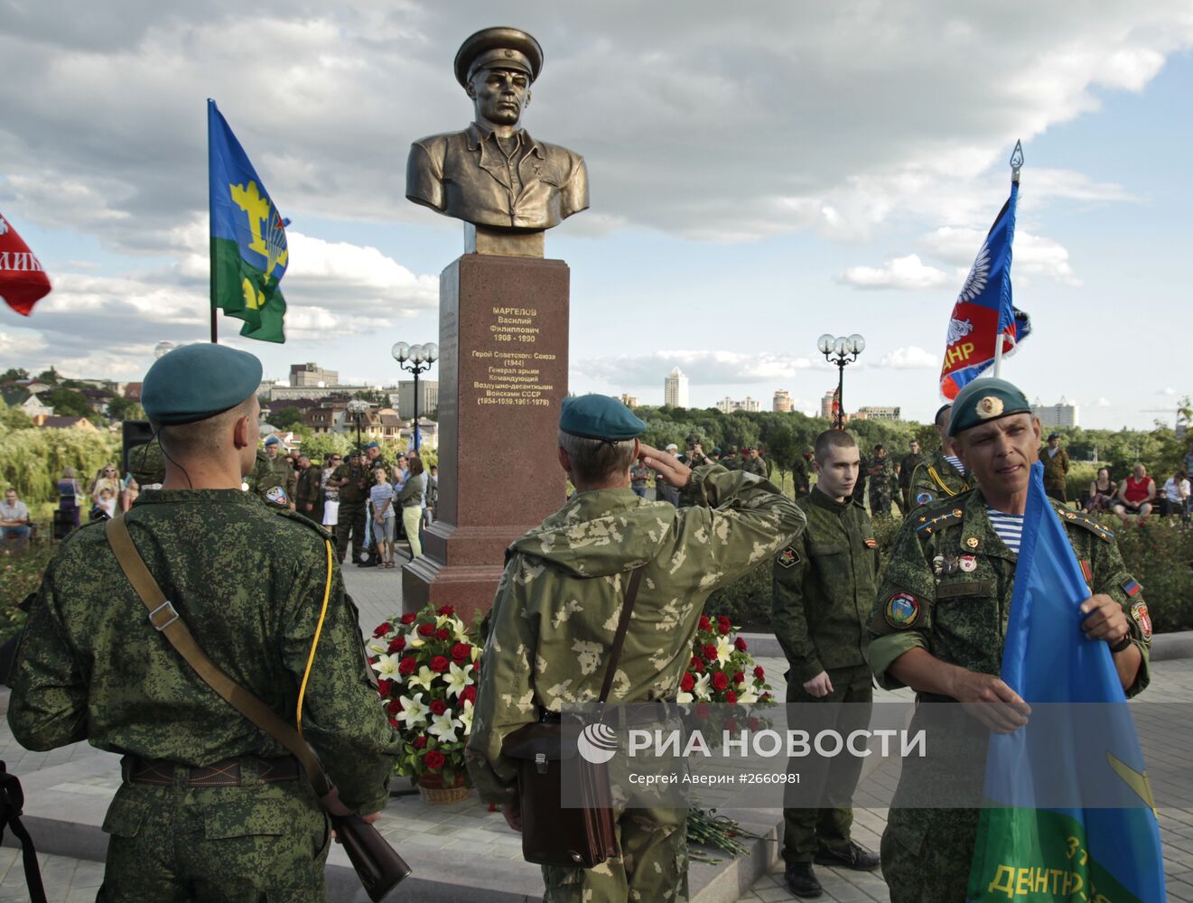 Открытие памятника советскому военачальнику Василию Маргелову в Донецке
