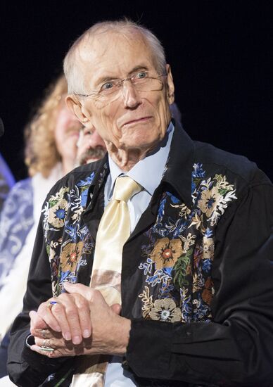 Празднование дня рождения поэта Евгения Евтушенко