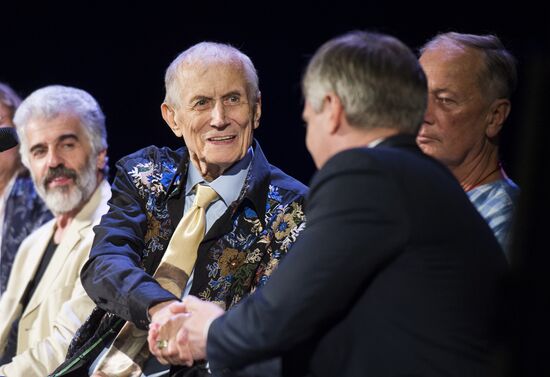 Празднование дня рождения поэта Евгения Евтушенко